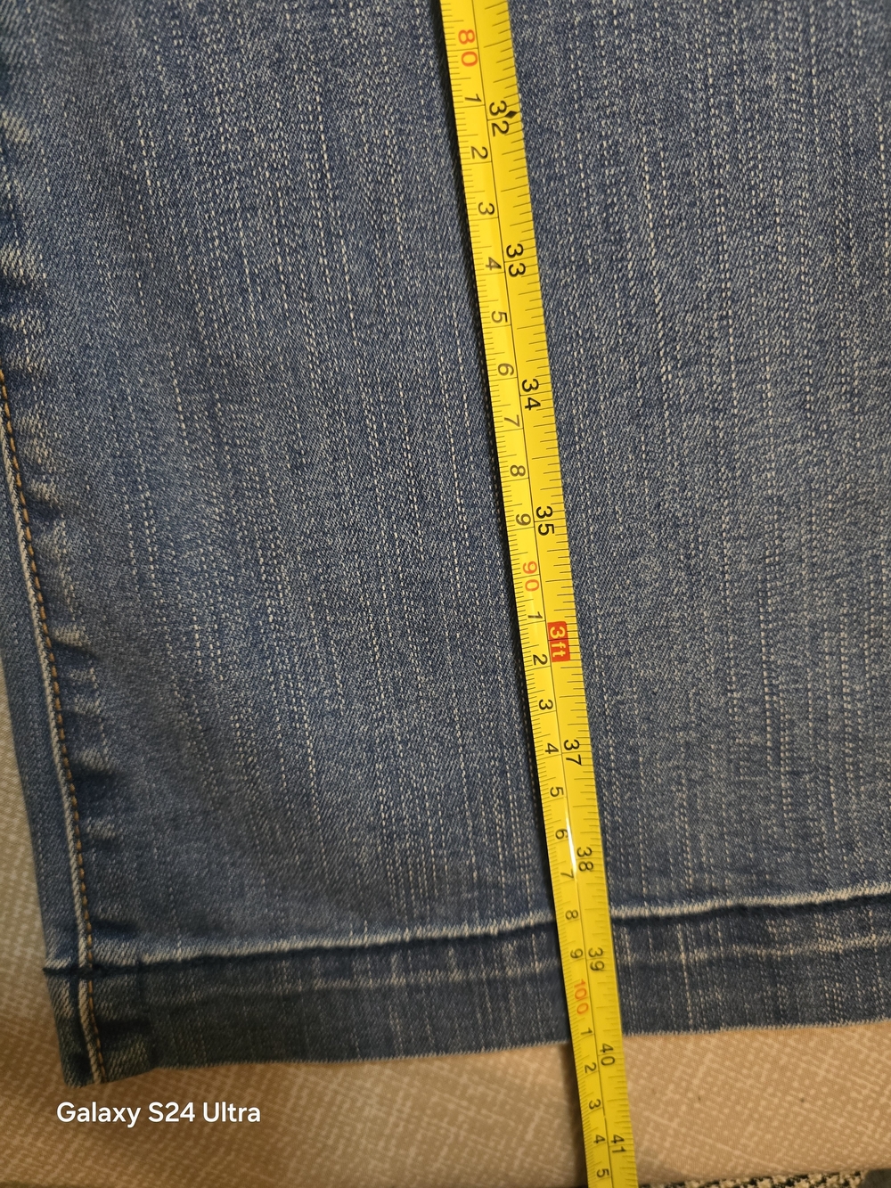 American Eagle Outfitters Wide Leg Jeans in Light Blue Wash - Picture 3 of 11